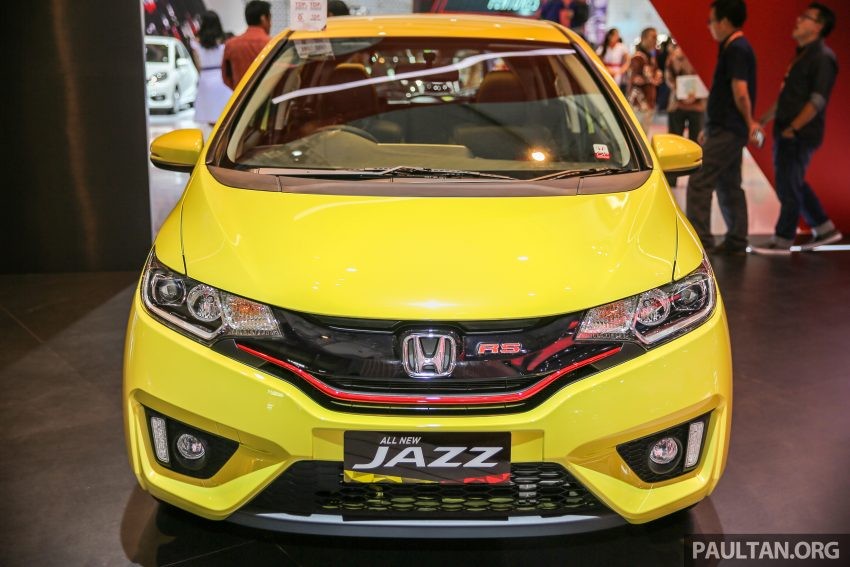 Mẫu xe  Honda Jazz RS CVT phiên bản đặc biệt bất ngờ xuất hiện tại triển lãm Gaikindo Indonesia International Auto Show (GIIAS) 2016 đang diễn ra tại Indonesia.